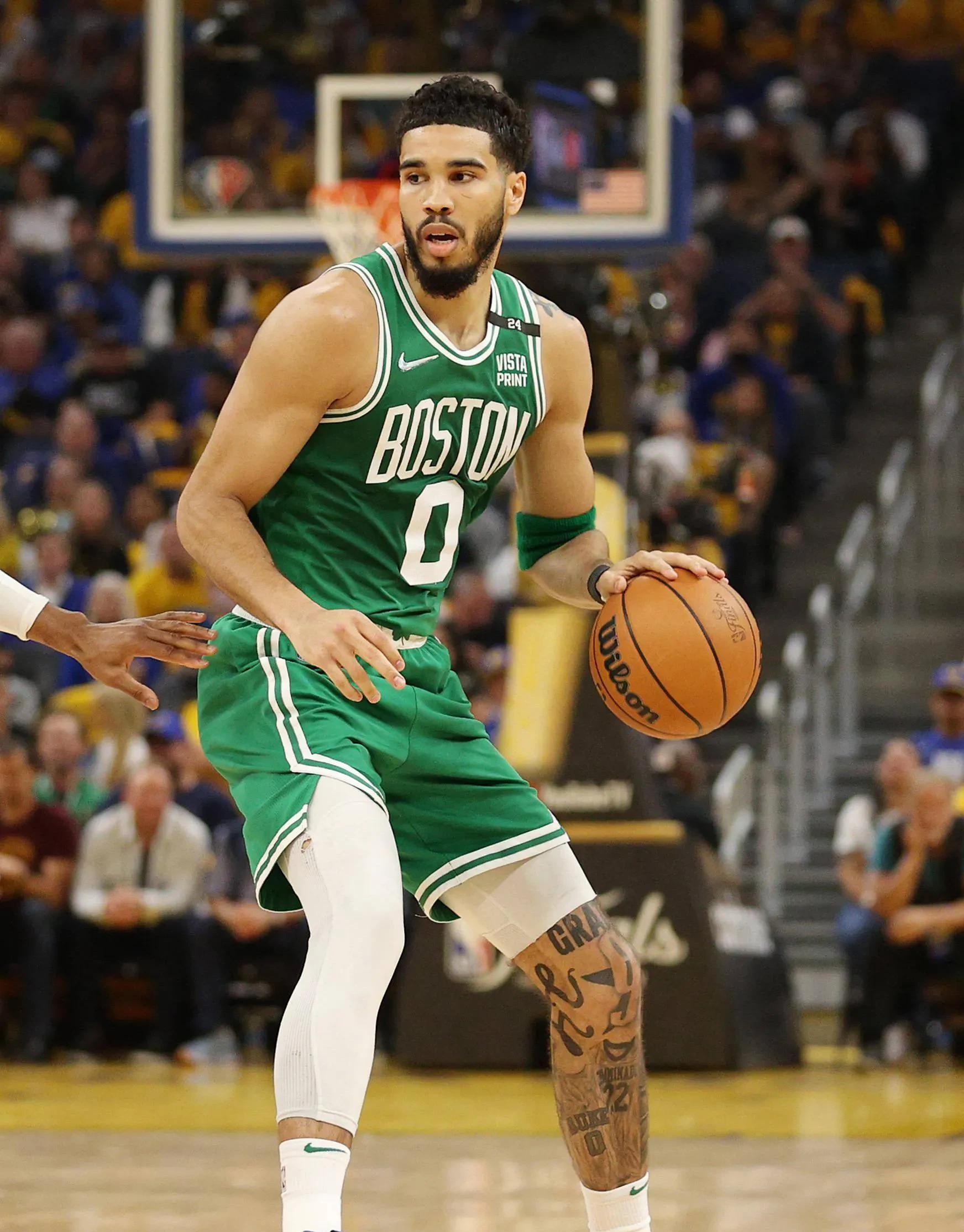 爱游戏官网浓眉哥回归赛场，绝杀首场状态亮眼，塞尔维亚队观众沸腾！的简单介绍