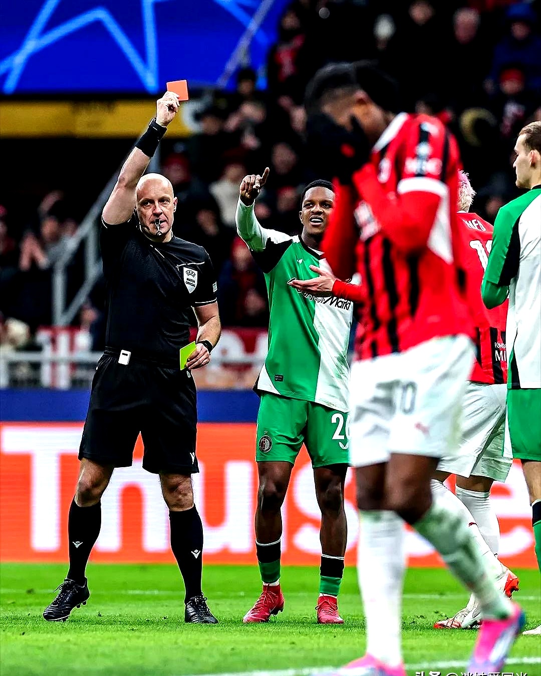 关于费耶诺德迎欧冠关键赛，加时末段刷新队史纪录，话题不断，年轻球员得到机会的信息